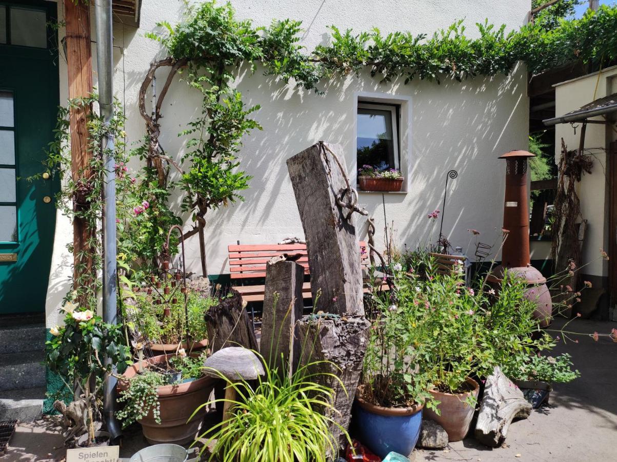 Gartenzimmer Mit Strassenbahn Zu Dom Und Messe Köln Eksteriør bilde